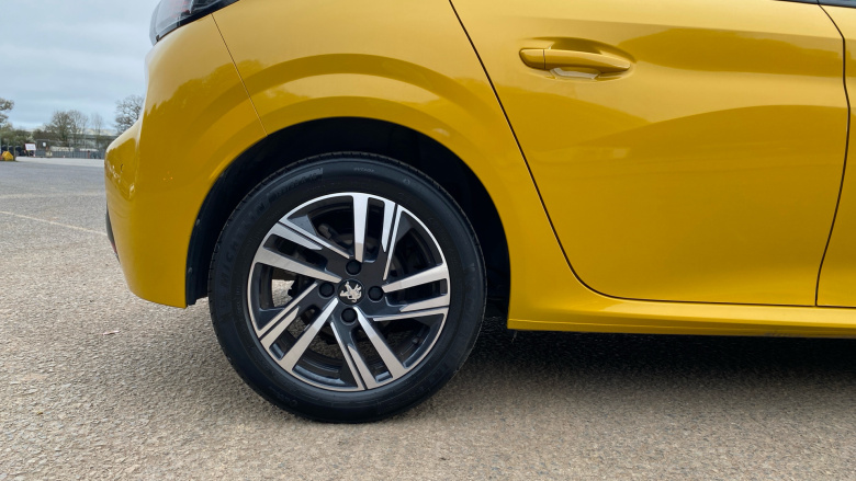 Peugeot 208 1.2 PureTech 100 Allure Premium + 5dr Petrol Hatchback